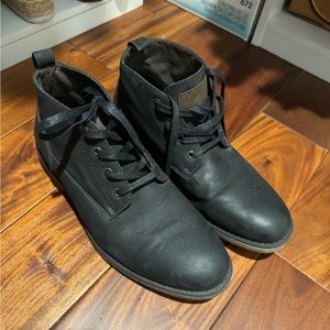 LIKE NEW MENS ANKLE BOOTS SZ 9